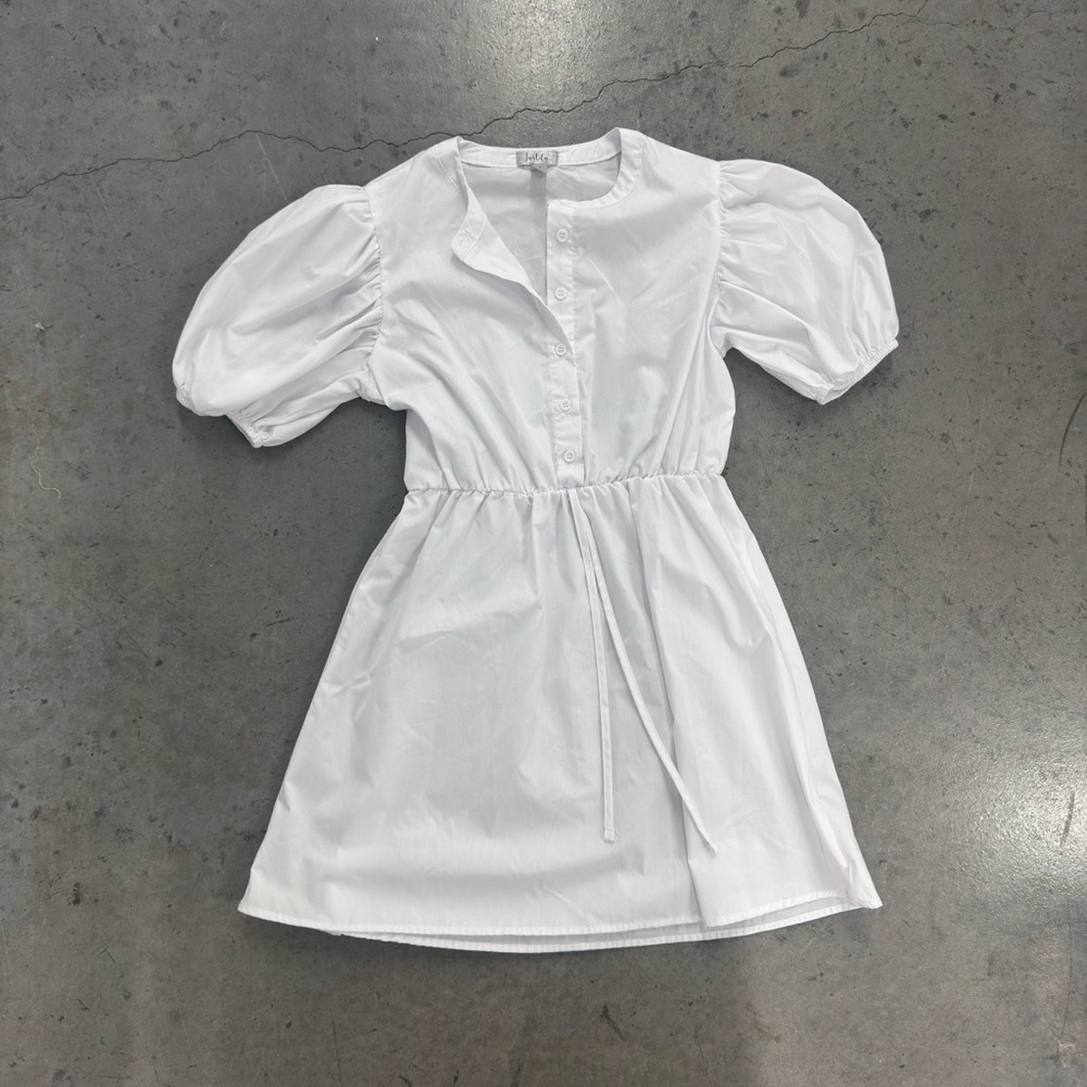 JUSTIFY | White dress with puffy sleeves